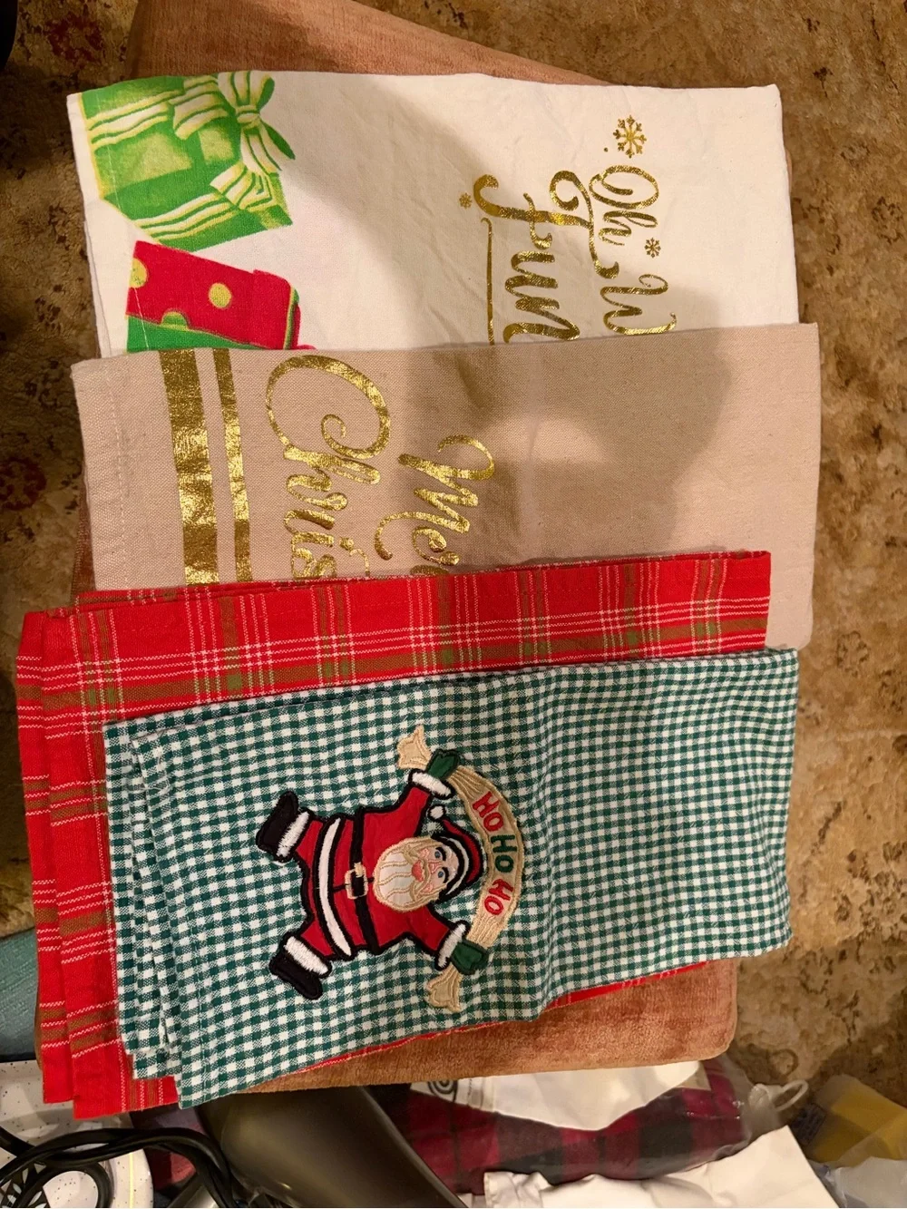 4 pre-owned Festive Christmas Kitchen Towel Set - holiday classic Merry